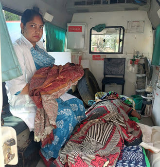 Condition deteriorated due to labor pain, delivery was done in ambulance