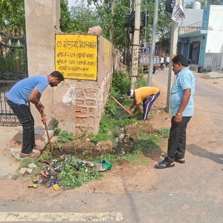 Employees conducted a cleanliness drive in ward 13