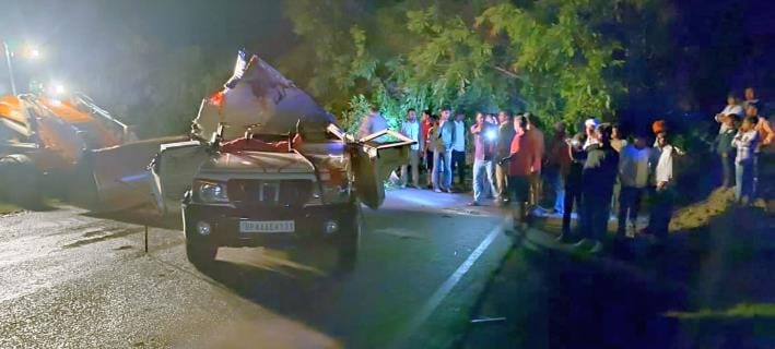 Pakad tree fell on jeep during storm, two including driver died