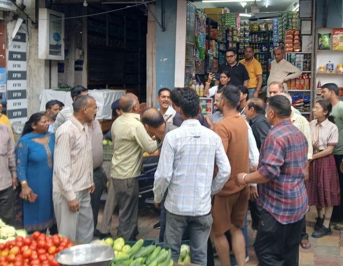 There was a scuffle with the MC team that had come to pick up the vegetable vendors