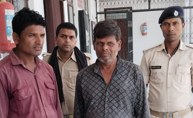 पुलिस गिरफ्त में आरोपी
