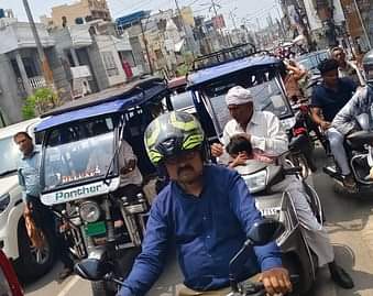 The city is not getting relief from traffic jam, people are troubled