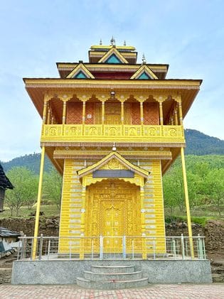 Installation of Neelkanth Mahadev's mansion today