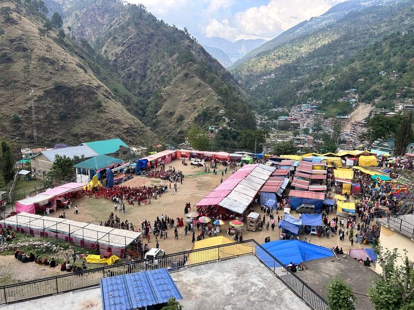 The gods of the fair increased the dignity, the market of enthusiasm remained cold