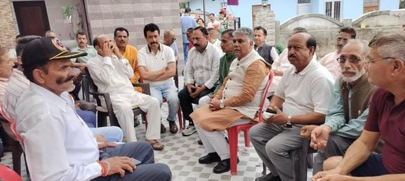 MP Dr. Rajiv reached the house of martyred Subedar Major Pawan Kumar