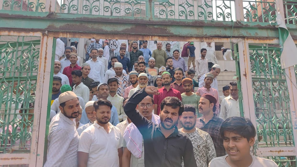 Namazis raised slogans of Pakistan Murdabad