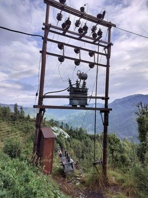 There has been no electricity in Chakudhar for four days, villagers are troubled