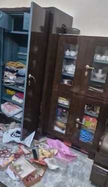 Jewellery worth 10.5 lakhs and cash worth 3.5 lakhs stolen after breaking the lock of the room