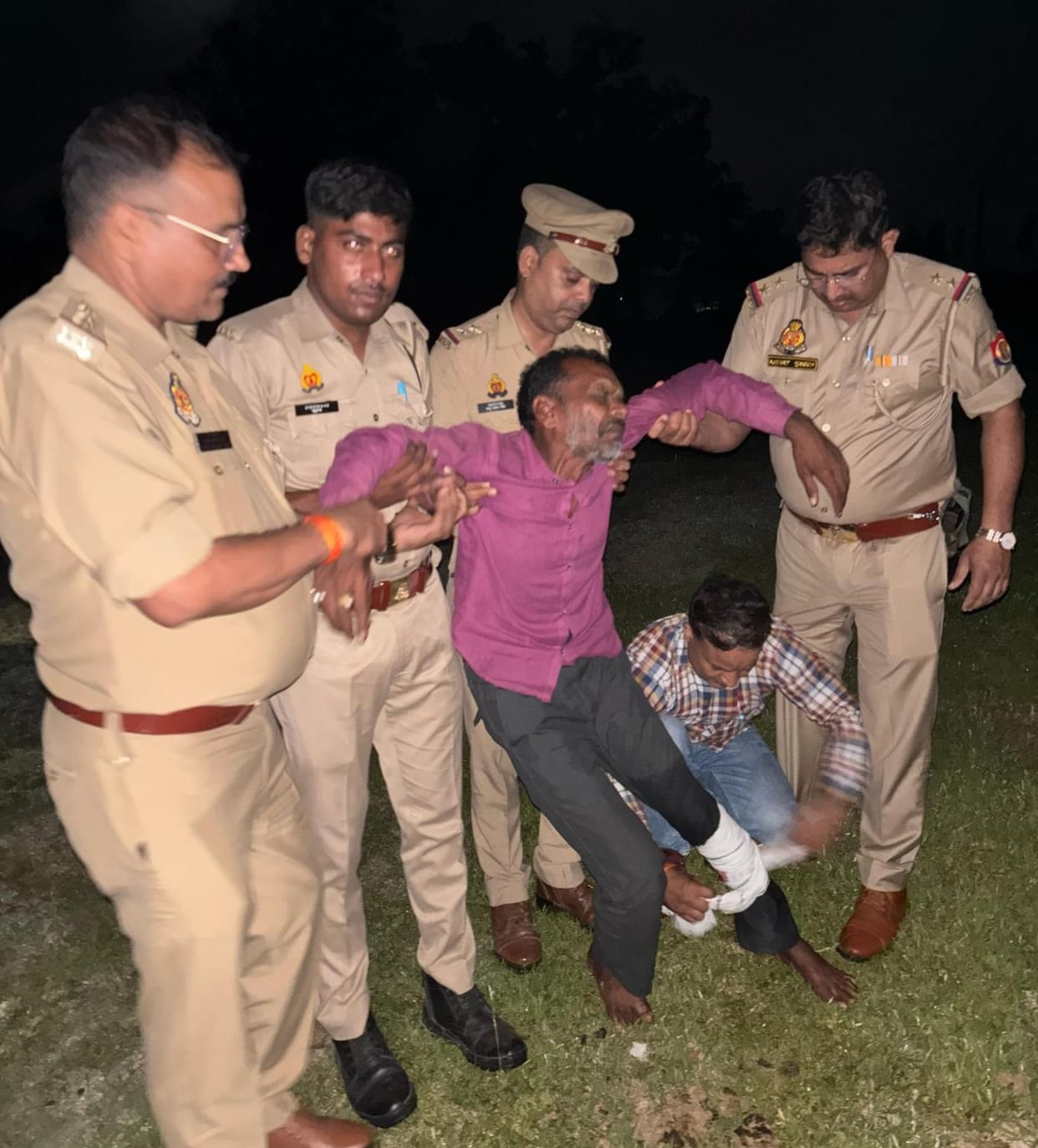 Two miscreants injured in police encounter
