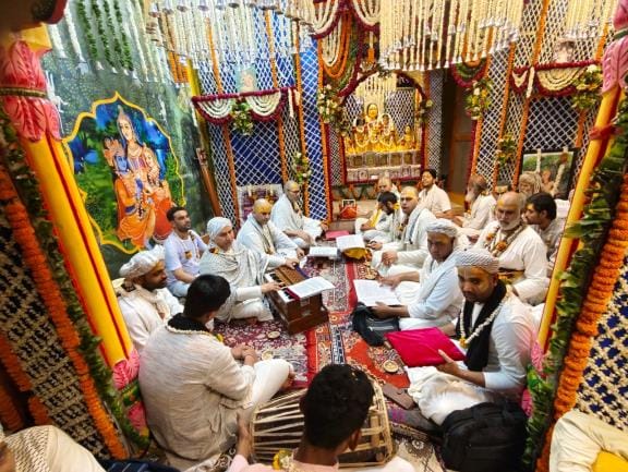 Flower bungalow decorated on the occasion of Swami Nar Haridev Ju Maharaj's birth anniversary