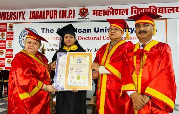 Zila Panchayat President Aarti Tiwari got the title of Vidya Vachaspati