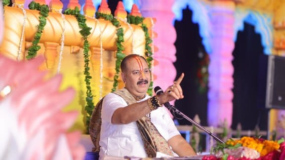 Pandit Pradeep Mishra Controversy After Remarks on Lord Chitragupt Issues Apology MP News in Hindi