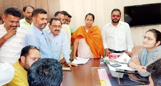 Lawyers clash with Tehsildar