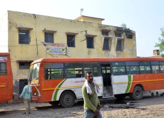 The building at the roadways bus stand is dilapidated... Employees are working taking risks