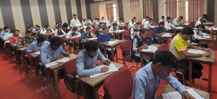 On the third day, 21 thousand students gave their graduation semester exam