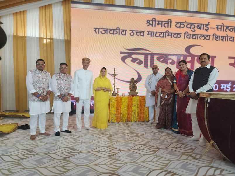 स्कूल के लोकार्पण कार्यक्रम में अतिथि एवं लोकार्पण कार्यक्रम में शामिल हुए ग्रामीण