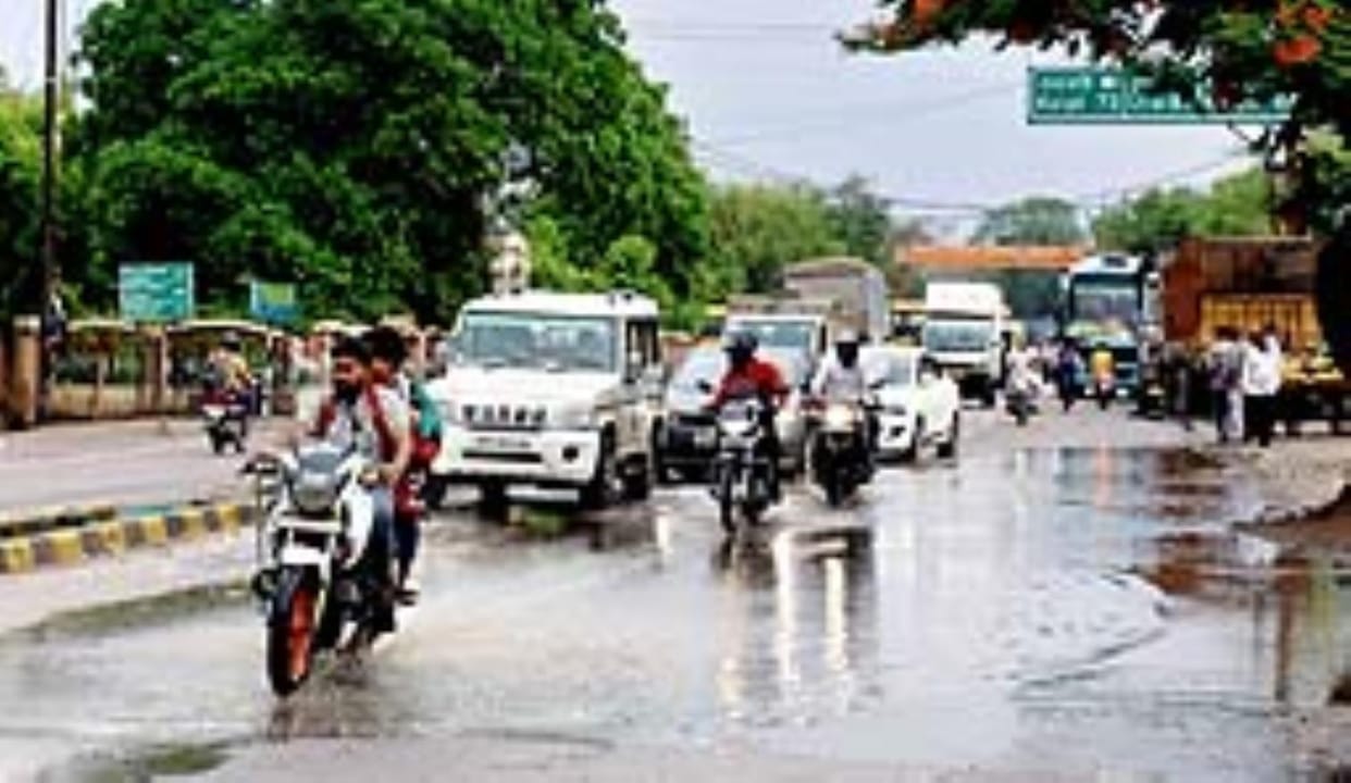 Shepherd dies due to lightning, waterlogging in streets
