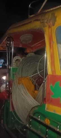 On seeing the police the thieves left the stolen wire in the auto and fled