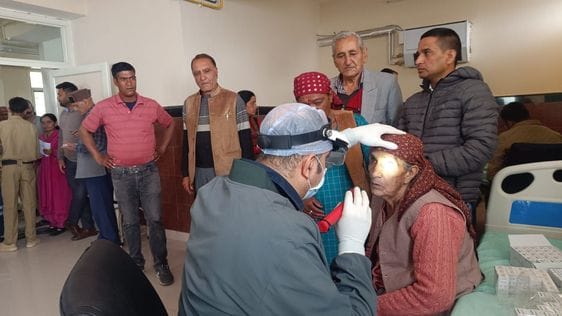 825 registrations for free eye check-up camp