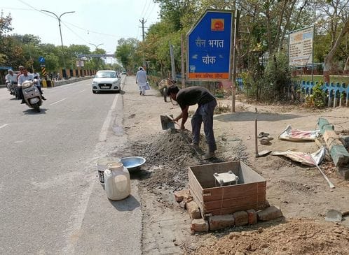 Solar high mast lights will be installed in the city, can be operated in temperatures up to 60 degrees