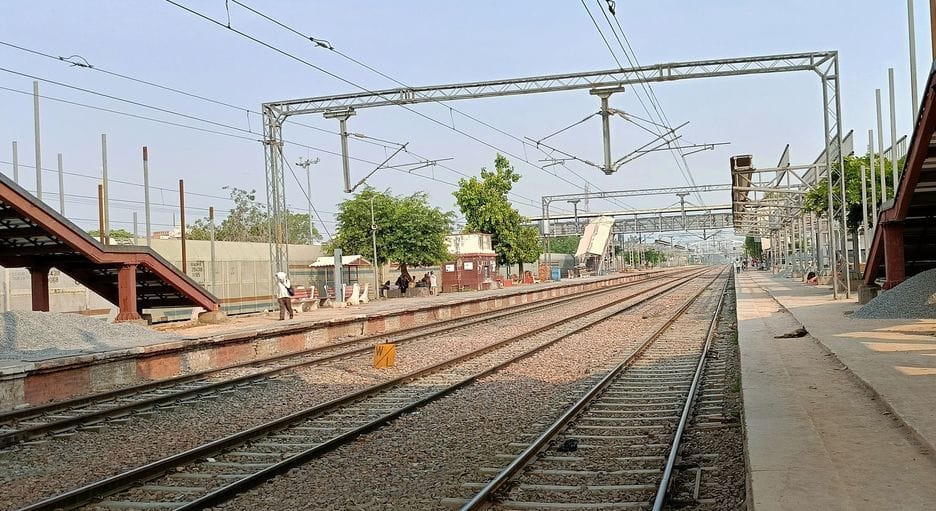Trains were late... after waiting for hours passengers took the help of buses