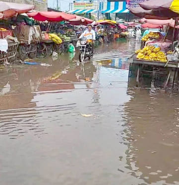 Safidon city submerged in rain, grains got wet in the grain market