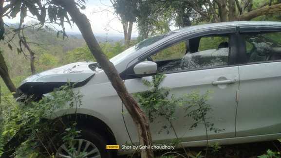 Car fell into ditch in Polian Purohita, four people suffered minor injuries