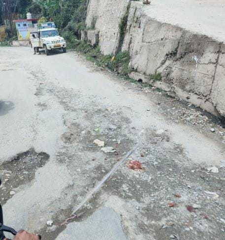 Aincholi to Chandrabhaga road is in bad condition, potholes are causing problems everywhere