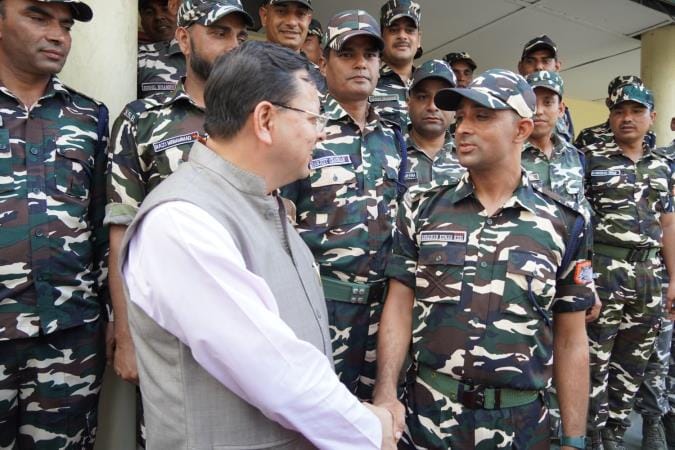 CM inspected the road under construction on Indo-Nepal border