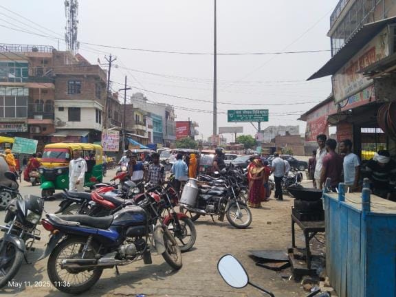 No parking space, vehicles parked haphazardly