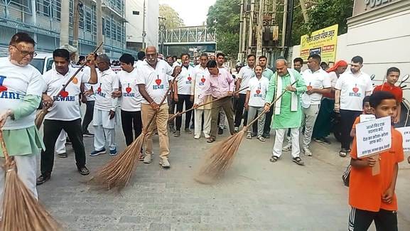 Cleanliness drive was conducted from Trauma Center Chowk to Jhajjar Railway Gate