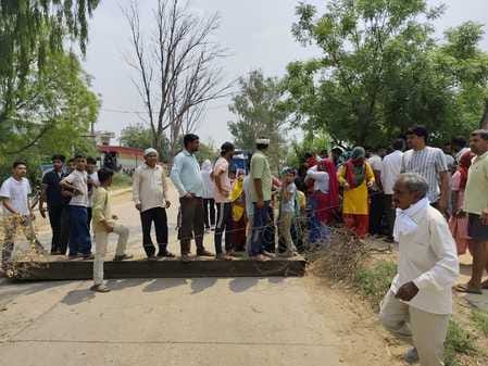 Villagers angry over water shortage, block Pataudi road