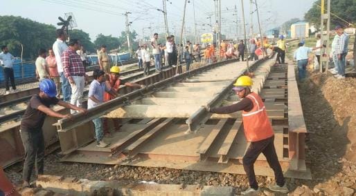 The train going to Lalkuan started from Kasganj City