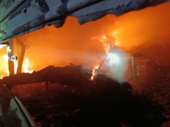 Fire blazed in tent house, loss estimated at lakhs