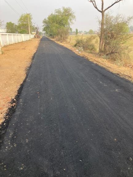 The road made of ash from the thermal power plant without gravel between the villages Mukalan and Rawalkalan.