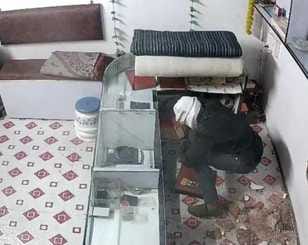 Burglary in a jewellery shop in Maharajpur of Mandla district, incident captured on CCTV