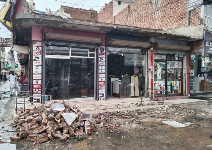The wall of the shop collapsed due to storm and rain
