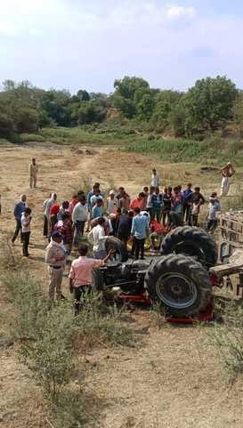 Tractor overturned, two dead, three injured: Bina was coming for wedding preparations