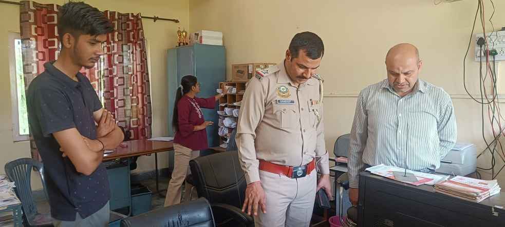 Thieves broke into the post office by breaking the wall, returned empty handed as they did not find any cash