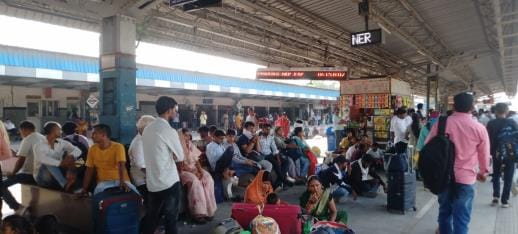 The problems of passengers are increasing due to delay in trains and route diversion