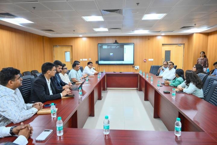 Discussion on modern research technology and innovation