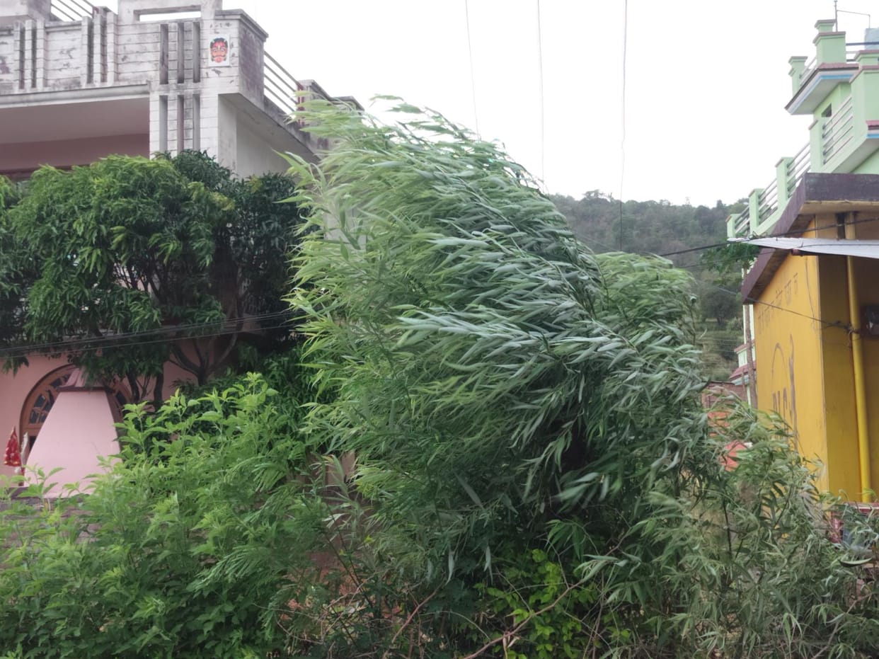Farmers' concern increased due to hailstorm, temperature also dropped