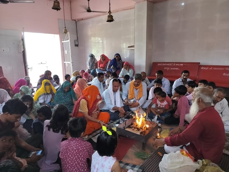 Enthralled the devotees by singing bhajans