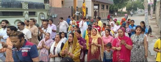 During the Prabhat Ferry, the chants of Radha Rani echoed in the Mohalla Purani Mandi