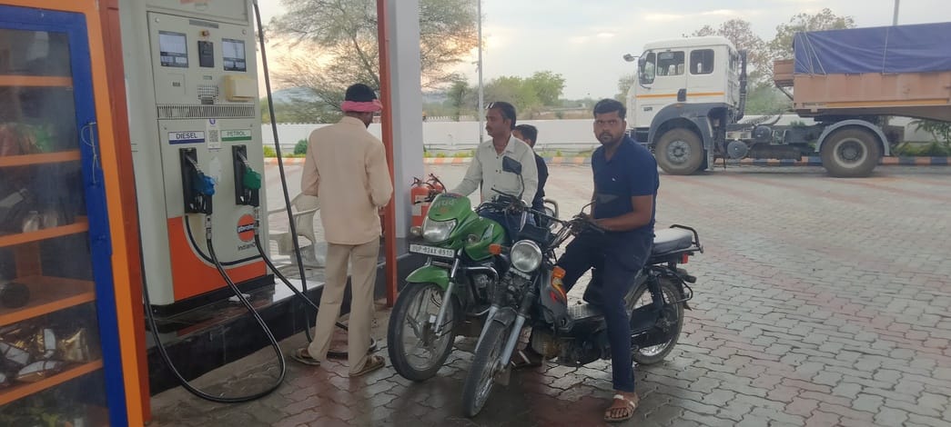 Oversight: Petrol being sold to drivers without helmets