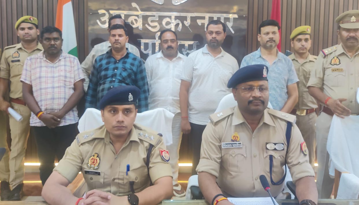 Six arrested including the gang leader for grabbing land