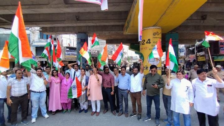 Congress raised the morale of the soldiers by taking out a Tiranga Yatra