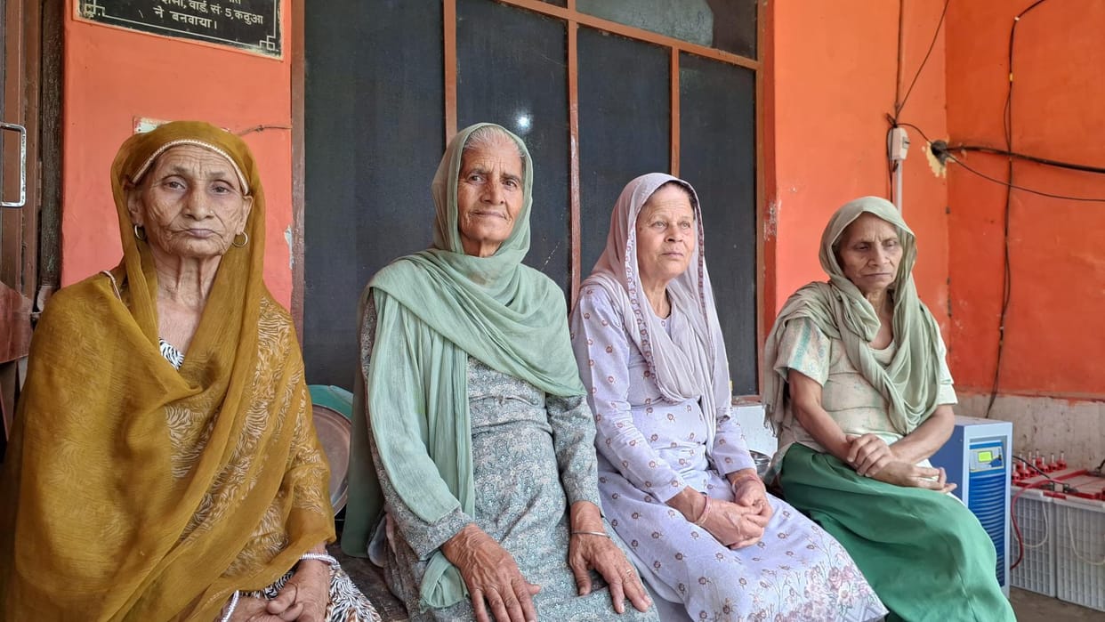 Old eyes kept waiting for their sons in the old age home