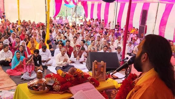 Man can make his life happy with the help of Satsang: Acharya Dharamveer