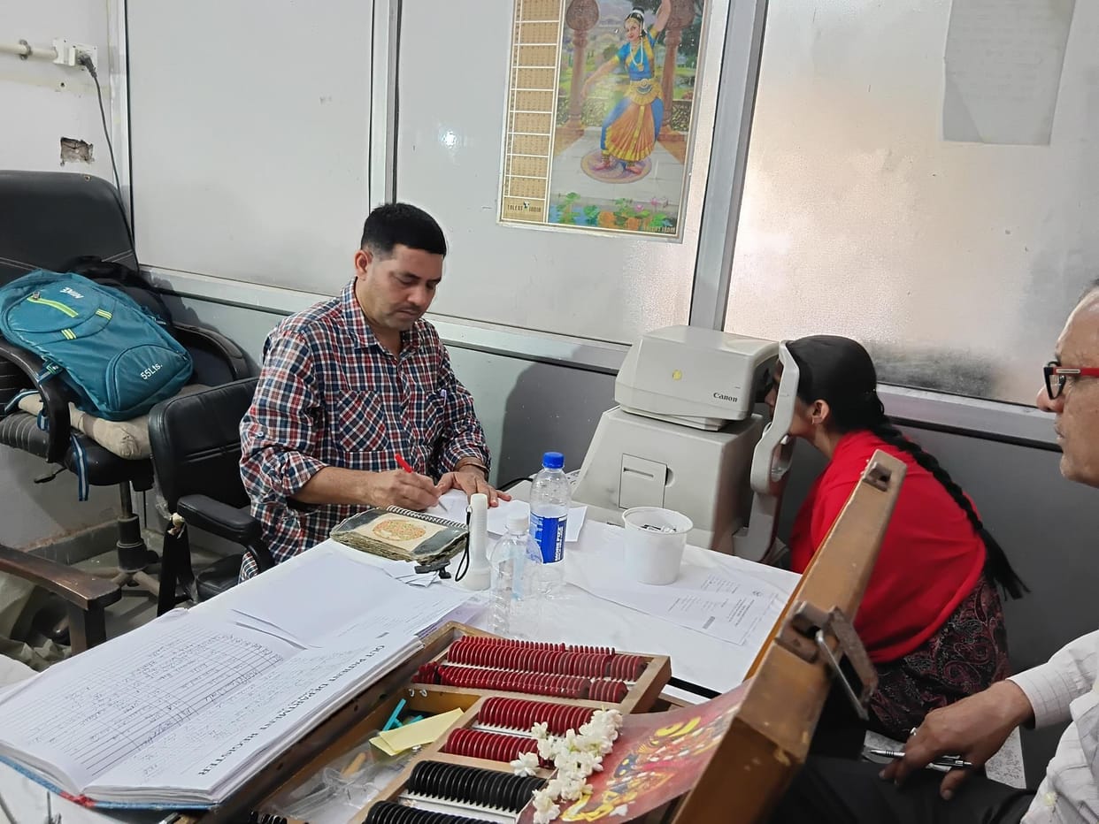 Patients with swelling and redness in eyes increased in the district hospital